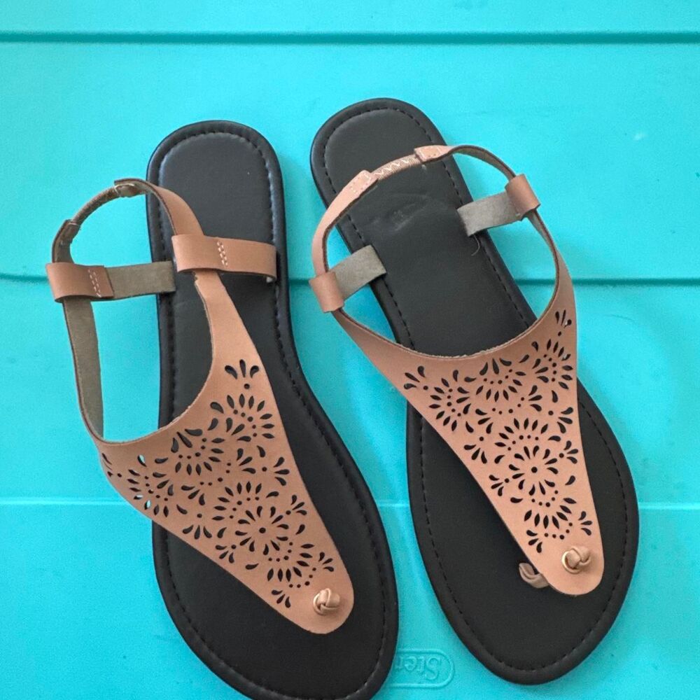Unbranded Women's Tan and Pink Flipflops